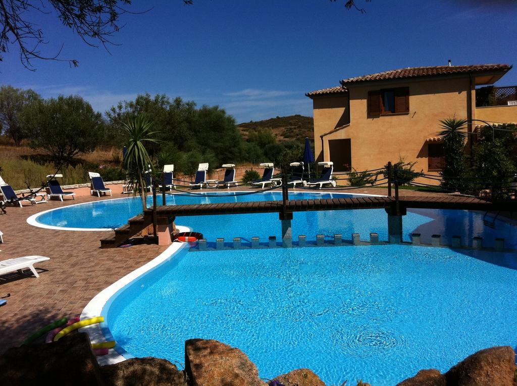 Relais Fenicottero Rosa Pensionat Porto Taverna Eksteriør billede