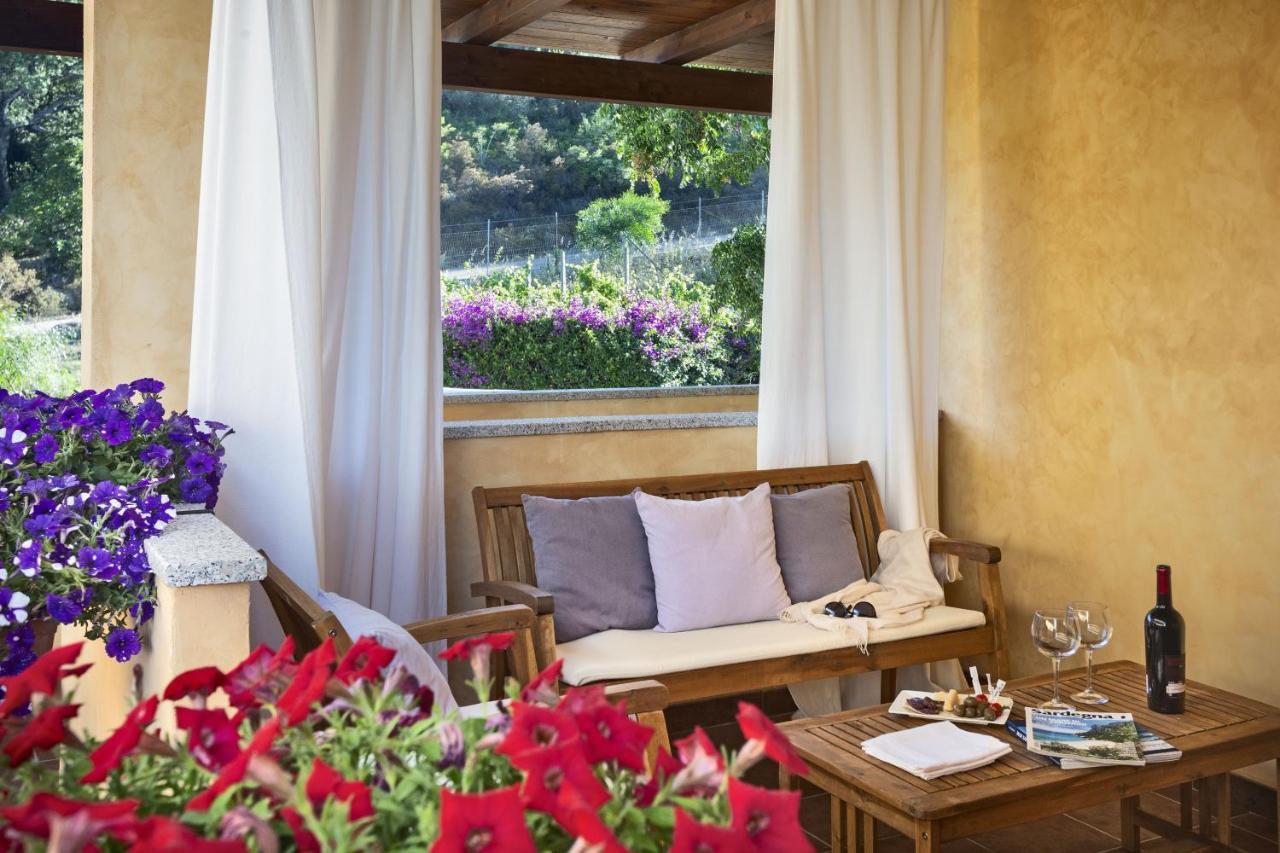 Relais Fenicottero Rosa Pensionat Porto Taverna Eksteriør billede