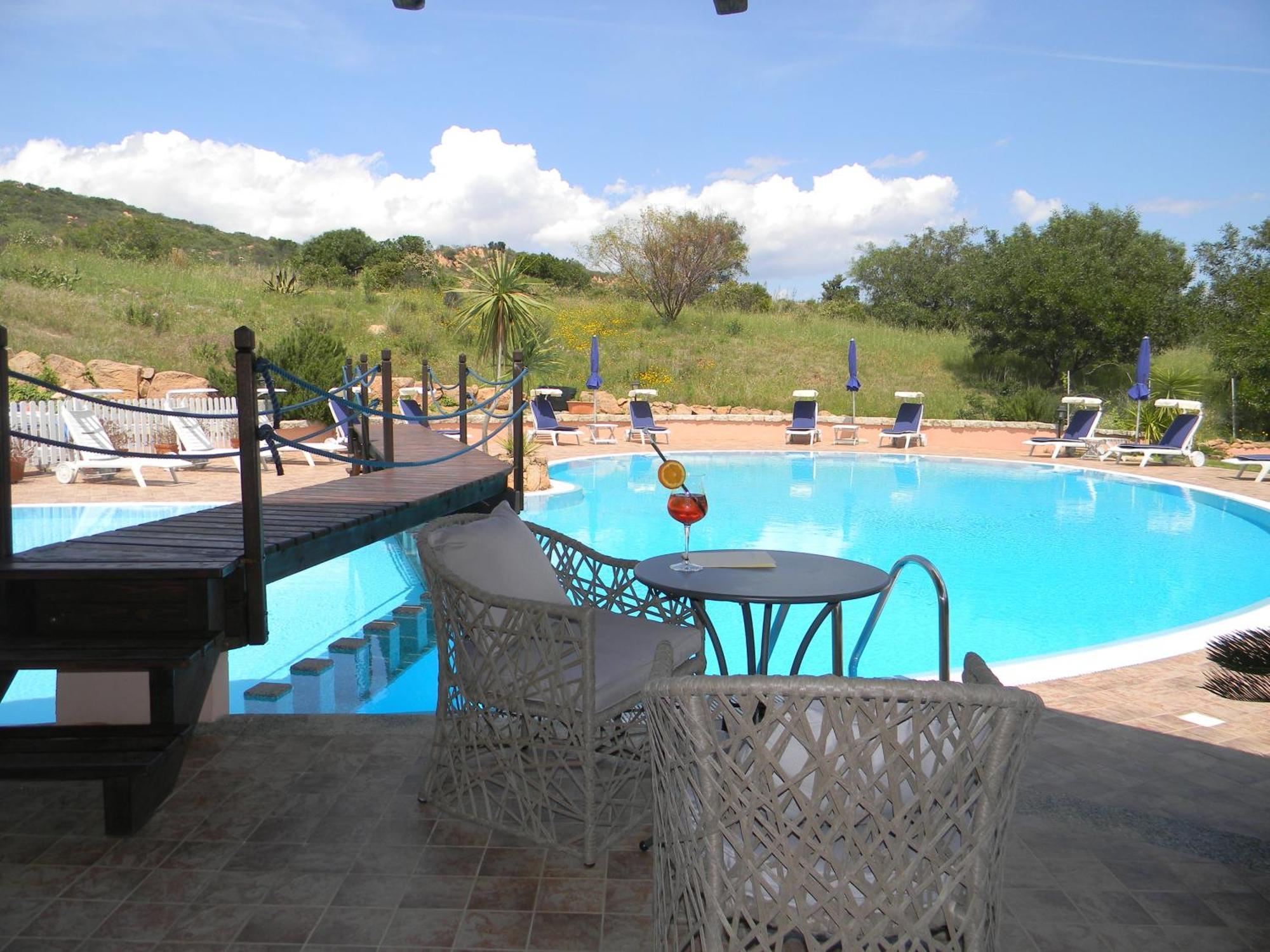 Relais Fenicottero Rosa Pensionat Porto Taverna Eksteriør billede