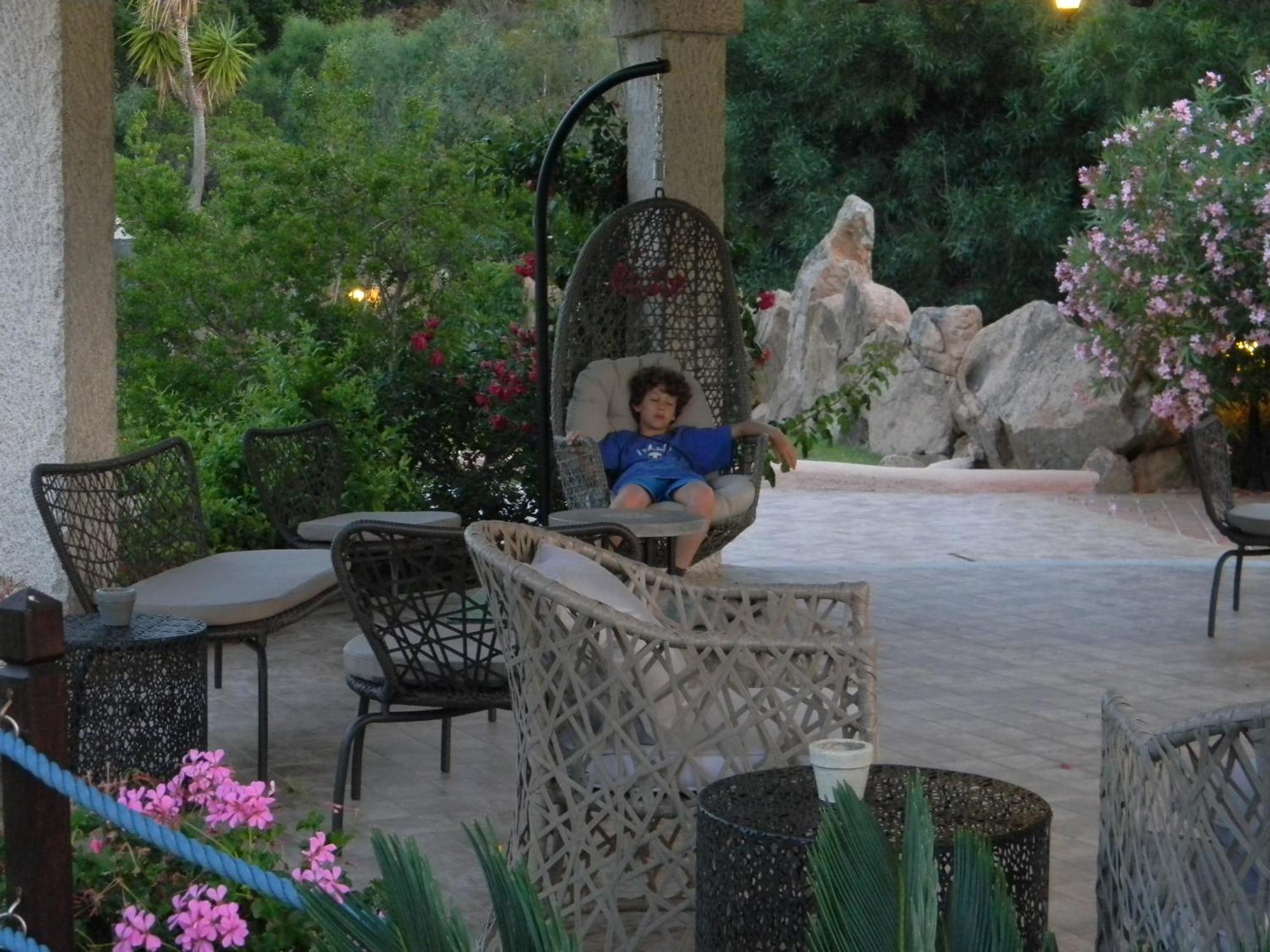 Relais Fenicottero Rosa Pensionat Porto Taverna Eksteriør billede