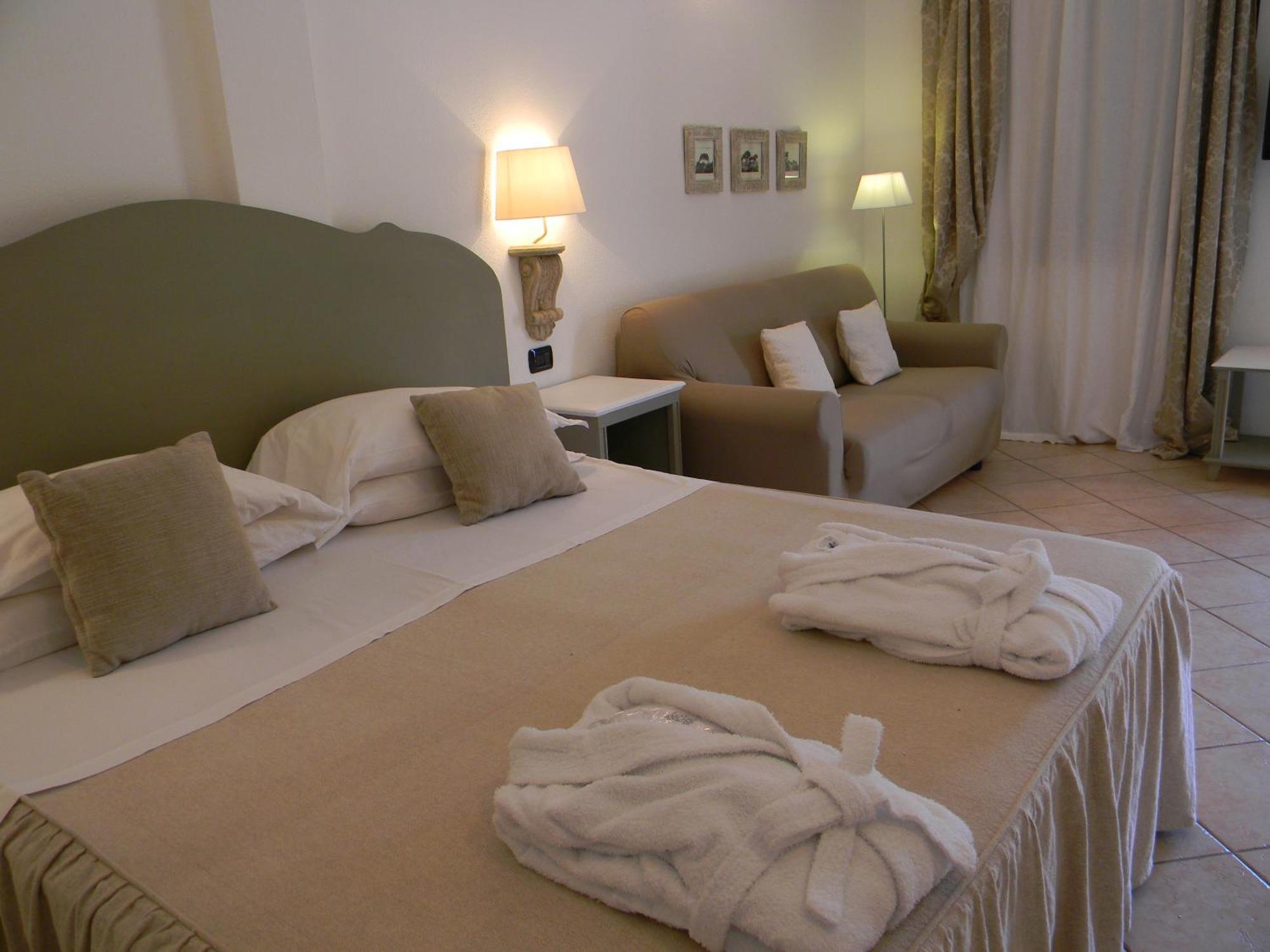 Relais Fenicottero Rosa Pensionat Porto Taverna Værelse billede