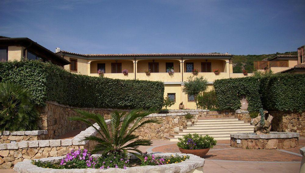 Relais Fenicottero Rosa Pensionat Porto Taverna Eksteriør billede