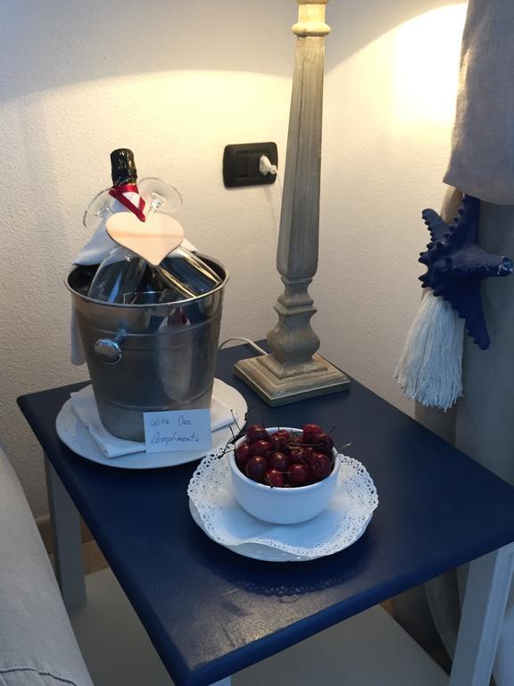 Relais Fenicottero Rosa Pensionat Porto Taverna Eksteriør billede