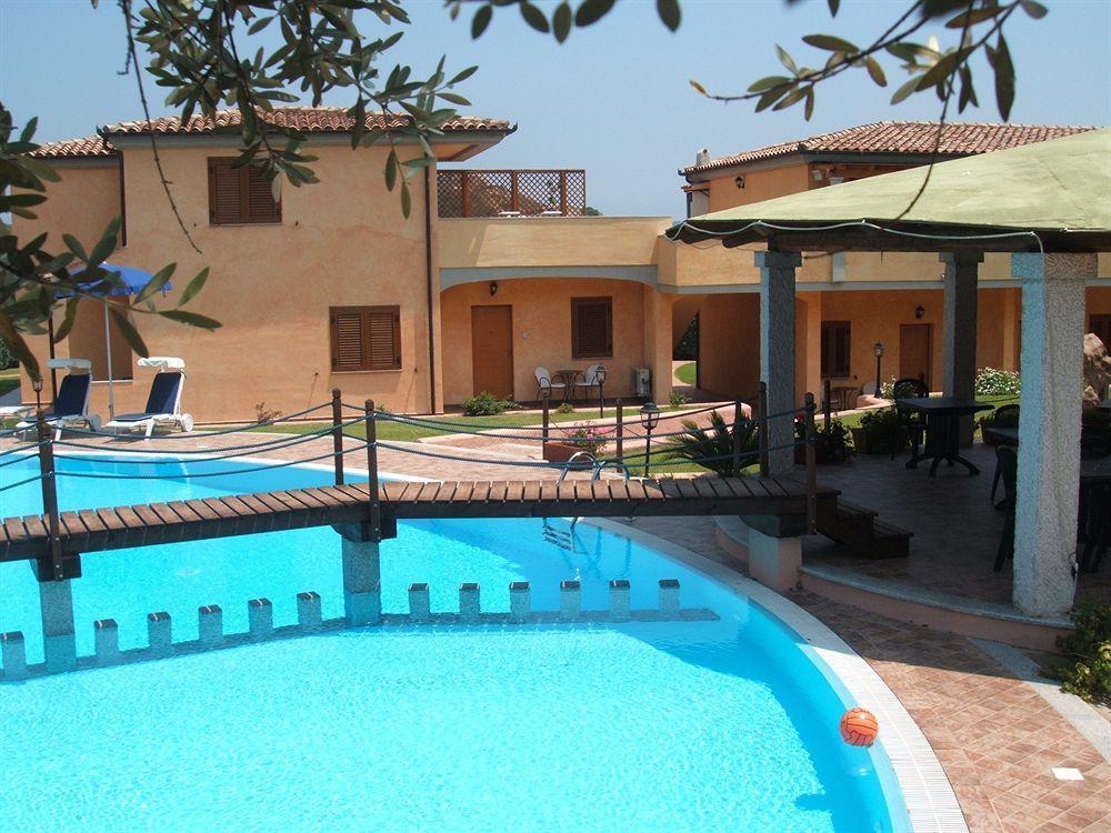 Relais Fenicottero Rosa Pensionat Porto Taverna Eksteriør billede
