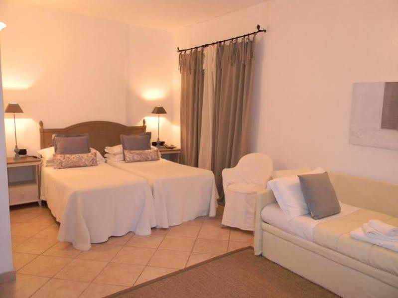 Relais Fenicottero Rosa Pensionat Porto Taverna Eksteriør billede