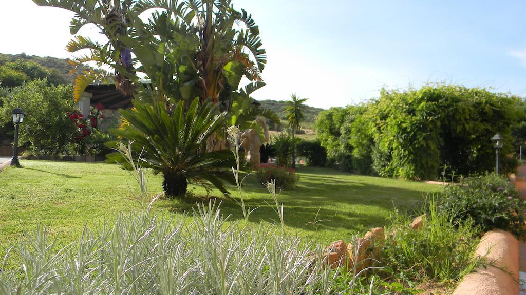 Relais Fenicottero Rosa Pensionat Porto Taverna Eksteriør billede