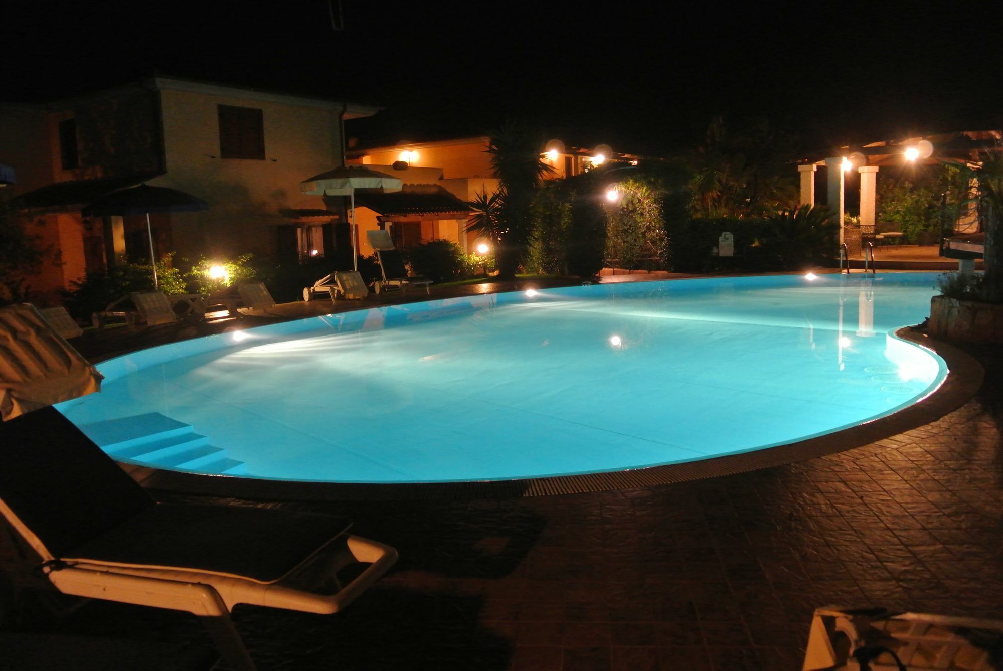 Relais Fenicottero Rosa Pensionat Porto Taverna Eksteriør billede